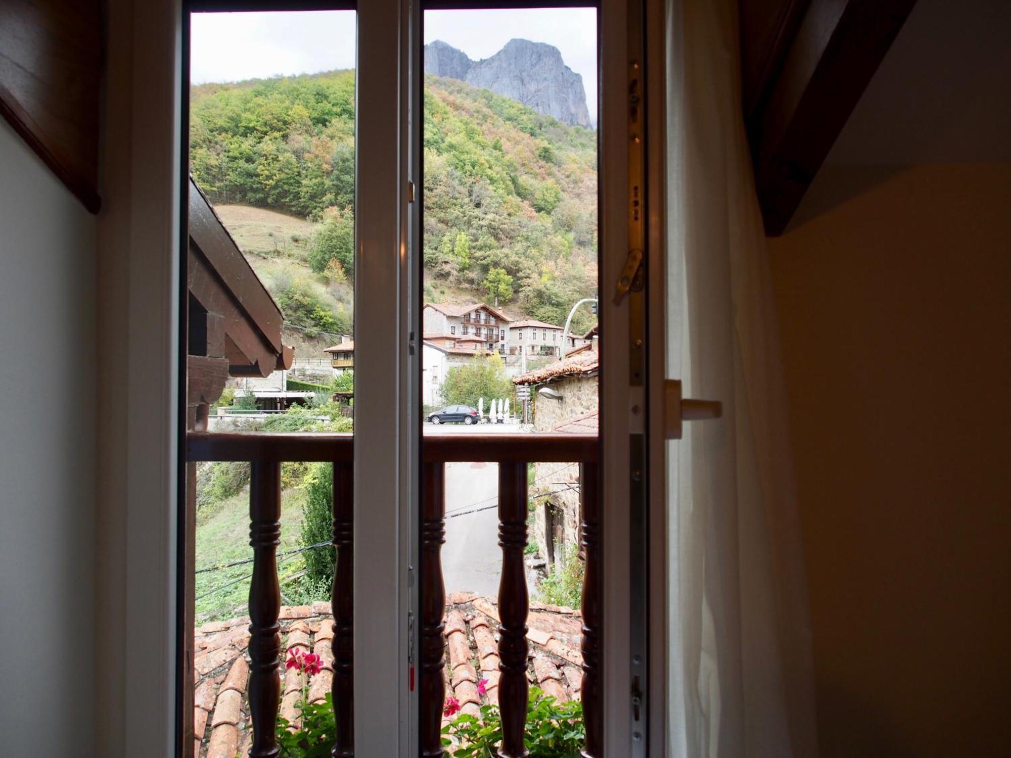 Hostal Remona Espinama Exterior photo