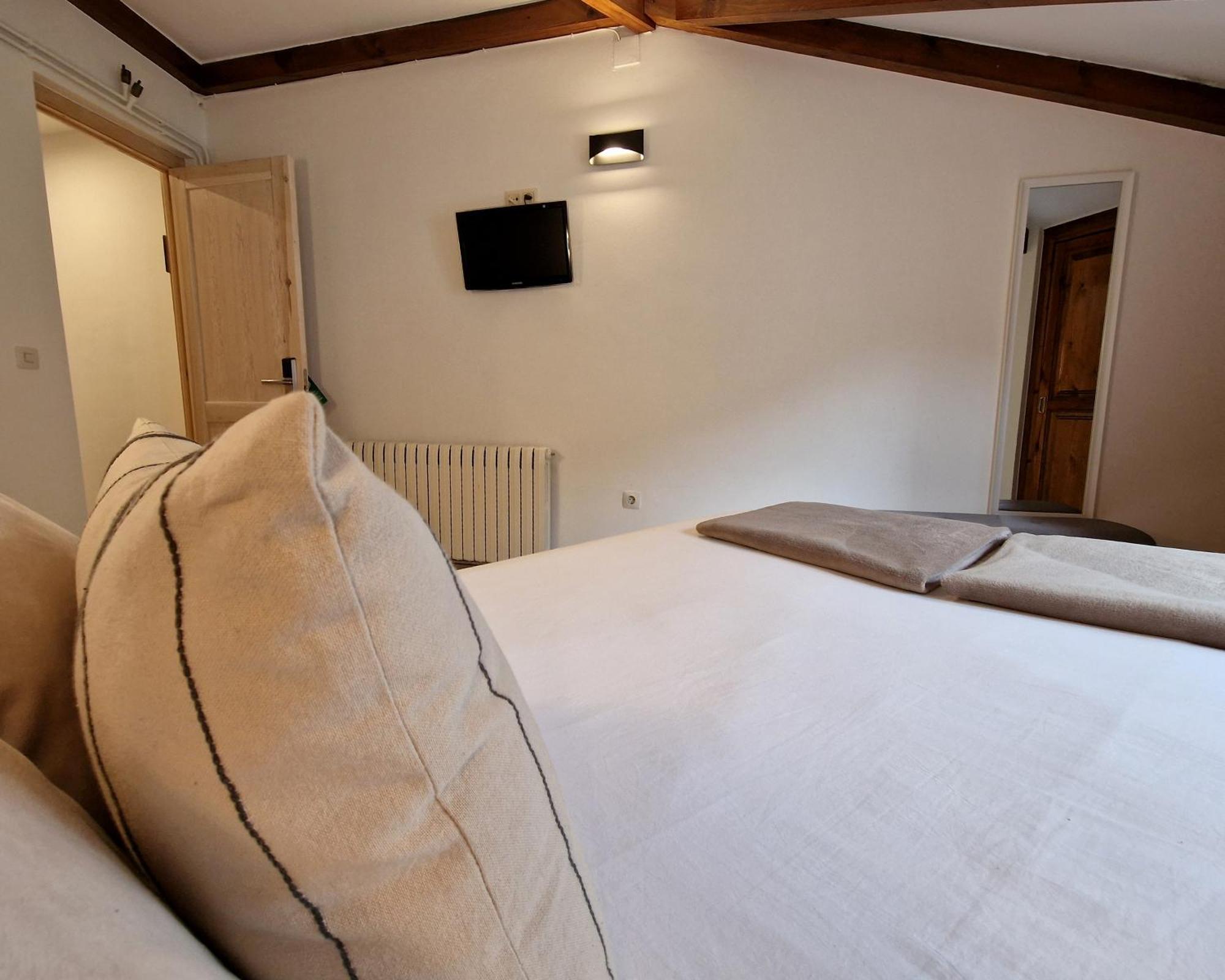 Hostal Remona Espinama Exterior photo